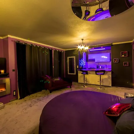 Apartment Purple Lovt